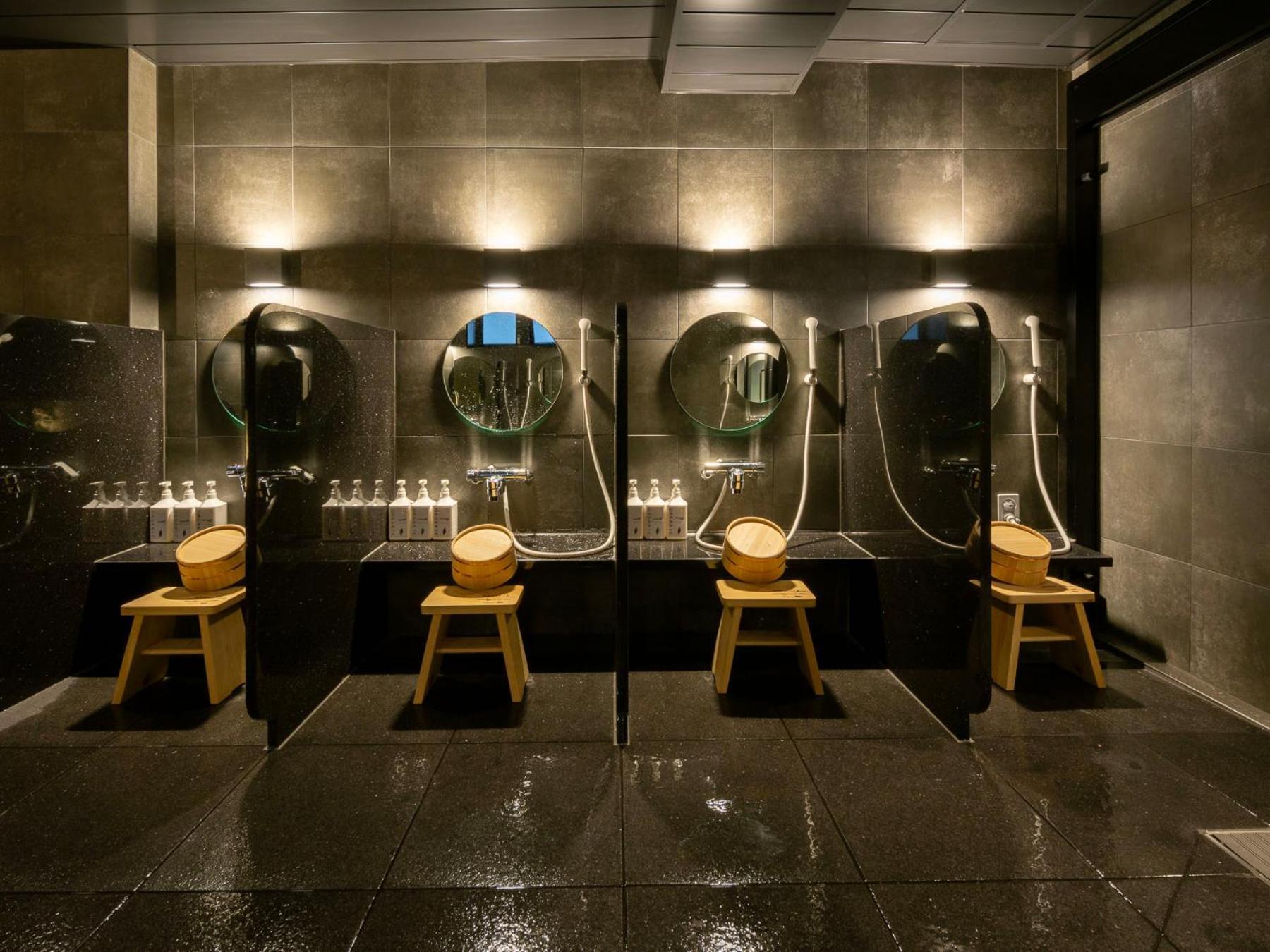 Super Ikebukuro West Natural Hot Spring 3* Tokio